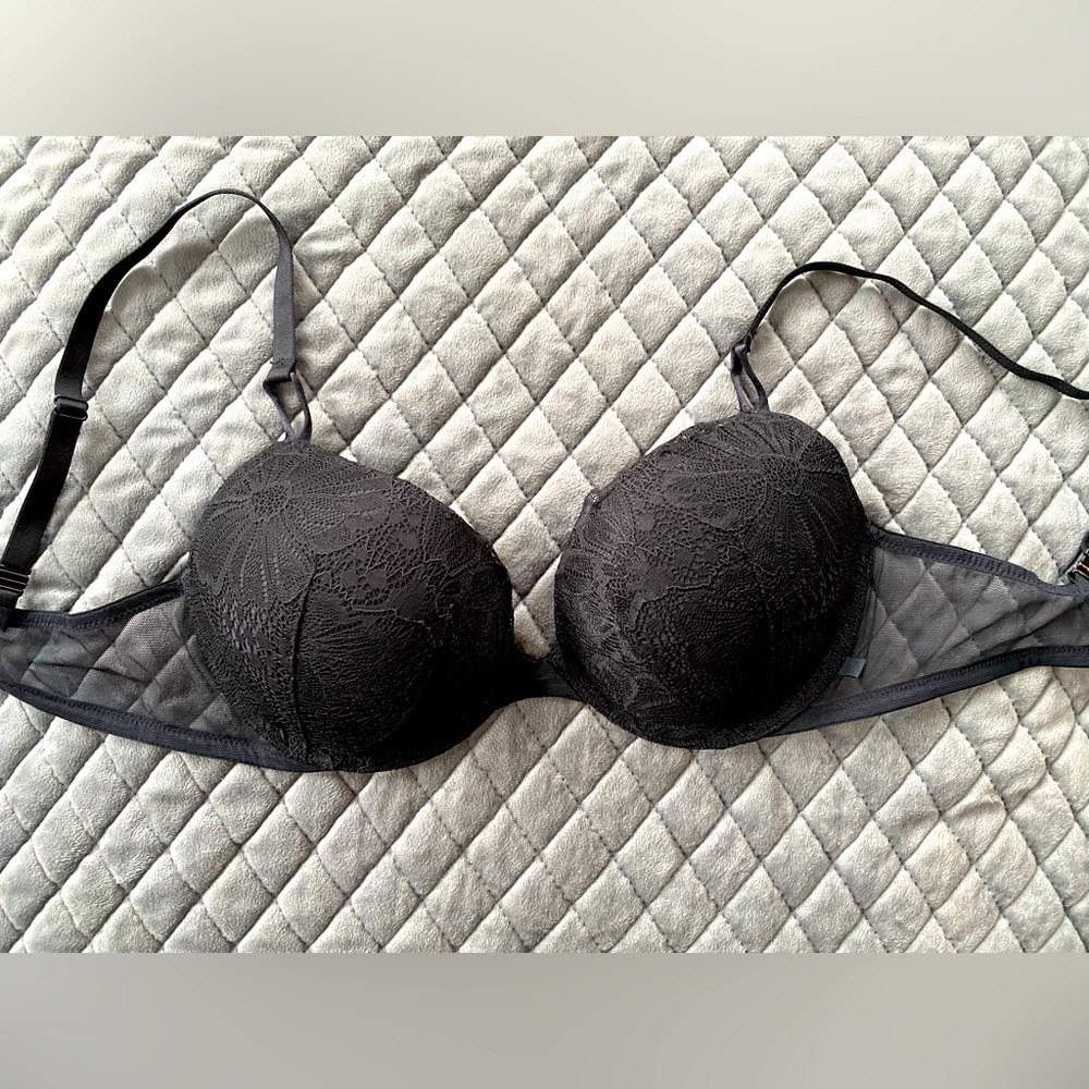 Victoria’s Secret black lace Very Sexy push-up bra 36C